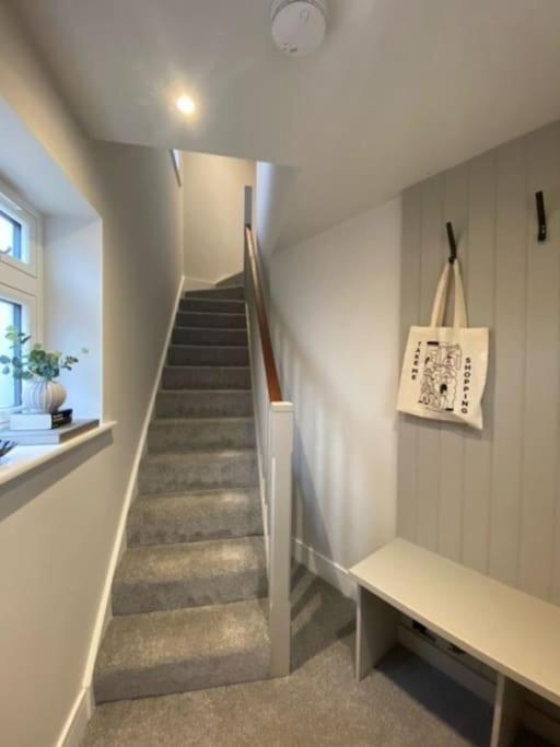 New Modern Studio Apartment Near To City Centre Salisbury Exterior foto